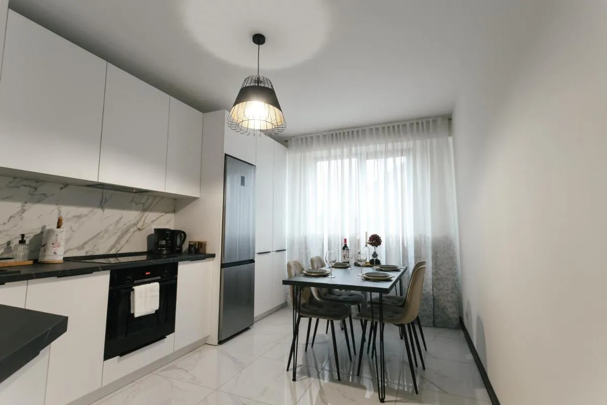 Image 3 of Elegant, Central & Spacious 2BR