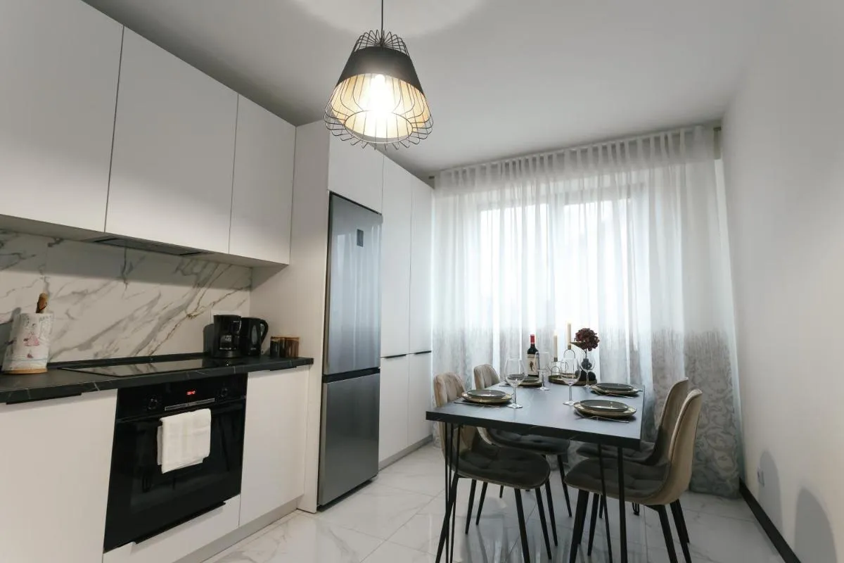 Image 6 of Elegant, Central & Spacious 2BR