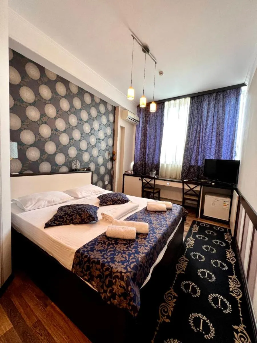 Image 4 of IRIS Hotel