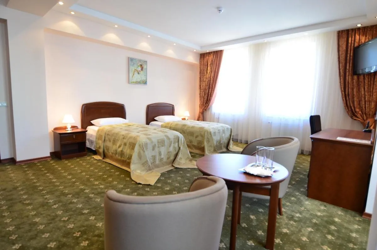 Image 3 of Platinum Hotel