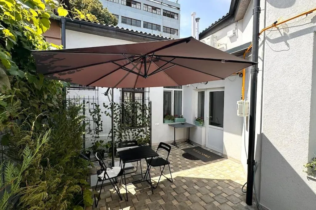 Image of Apartament central cu curte privată