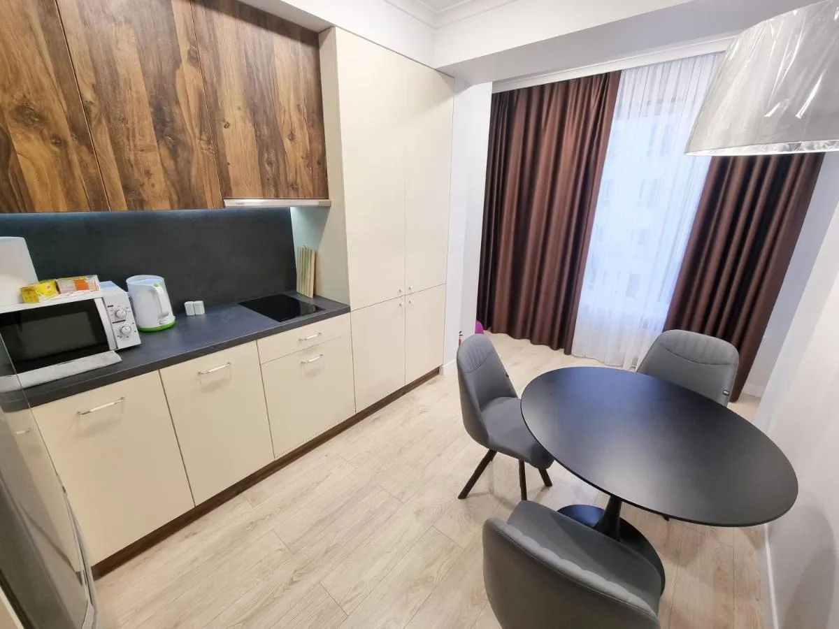 Image 2 of Botanica, 1 bedroom apartment with living