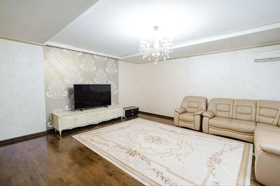 Image 2 of Cathedral Park and Pedestrian zone ultracentral cozy apartment in Chisinau