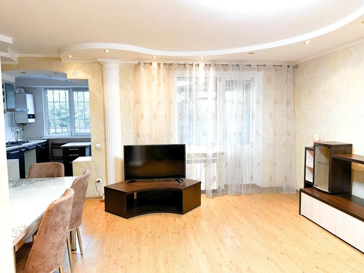 Image 2 of Center 2 bedrooms Hajdeu