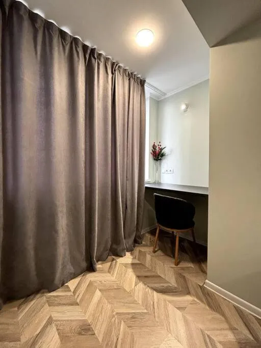 Image 4 of Central Park Apartment
