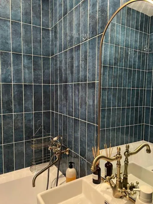 Image 4 of Central vintage style studio
