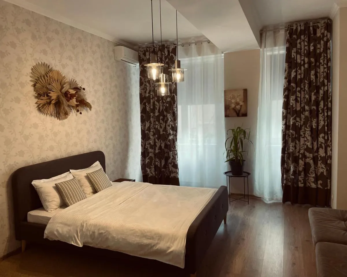 Image 3 of City Center Apartment