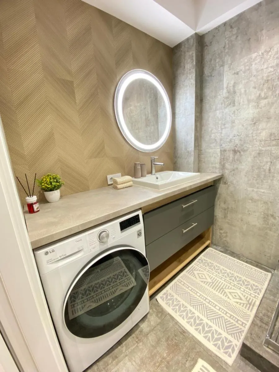 Image 6 of Large and Cozy Apartment in the Center