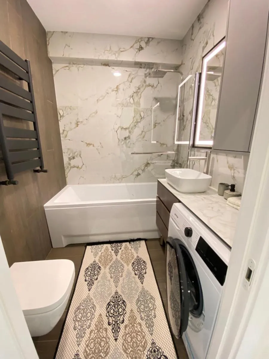 Image 5 of Large and Cozy Apartment in the Center