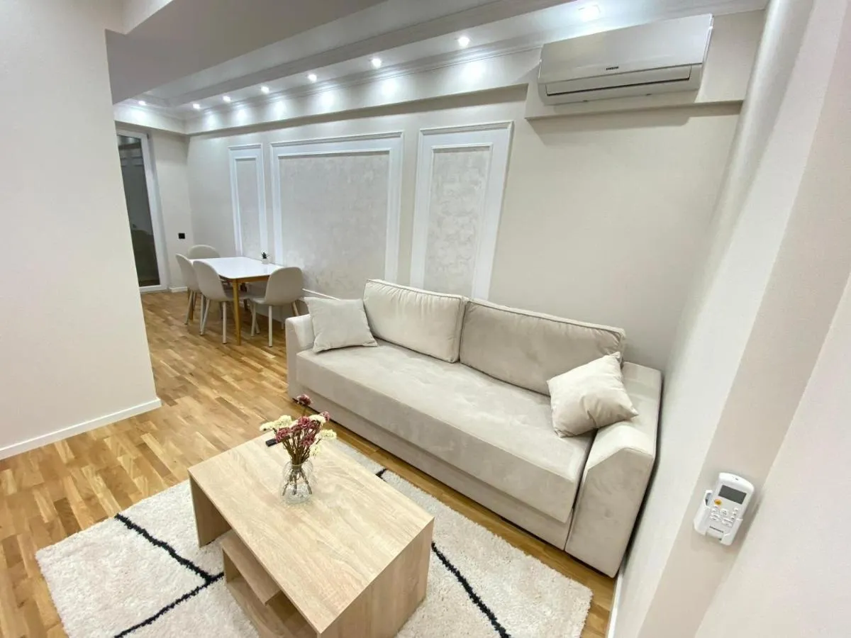 Image 3 of Large and Cozy Apartment in the Center