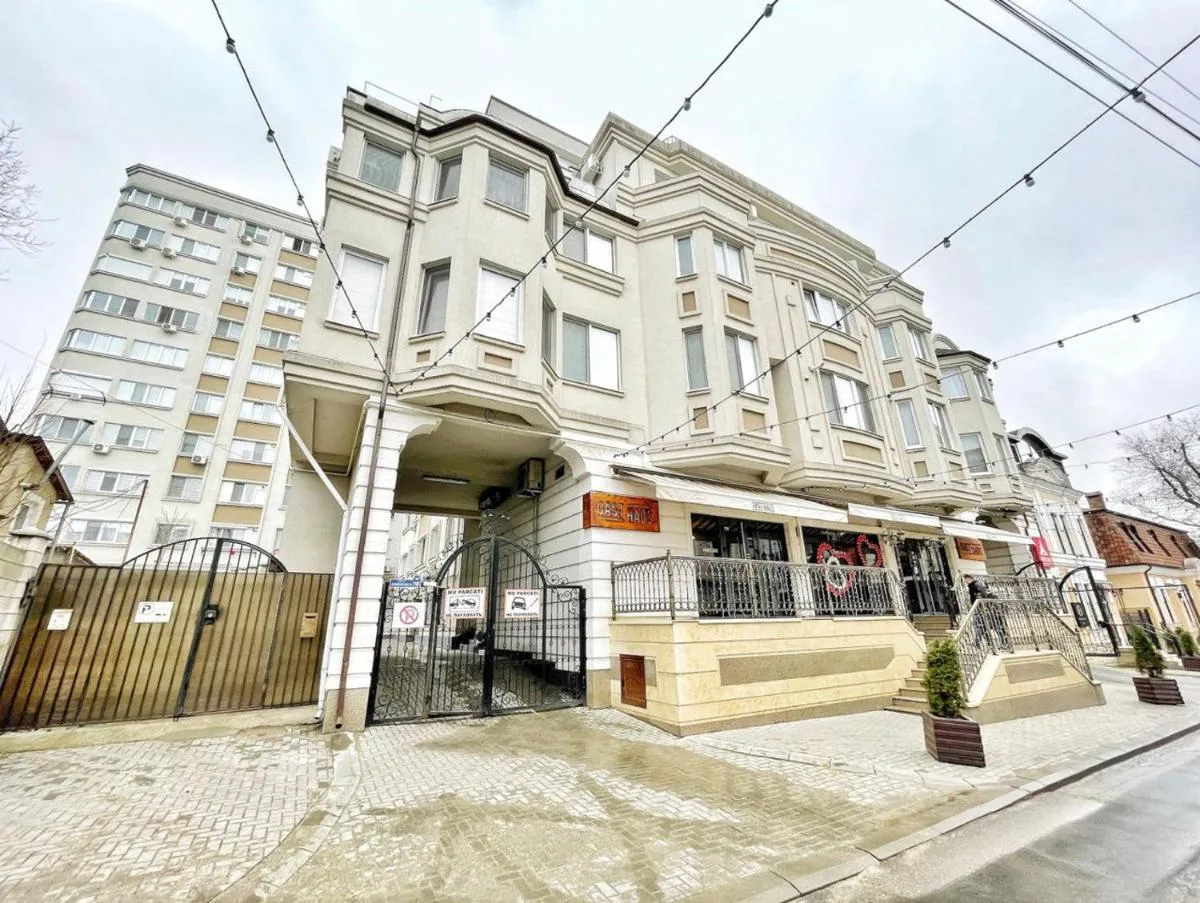 Image 2 of Luxury Central Flat