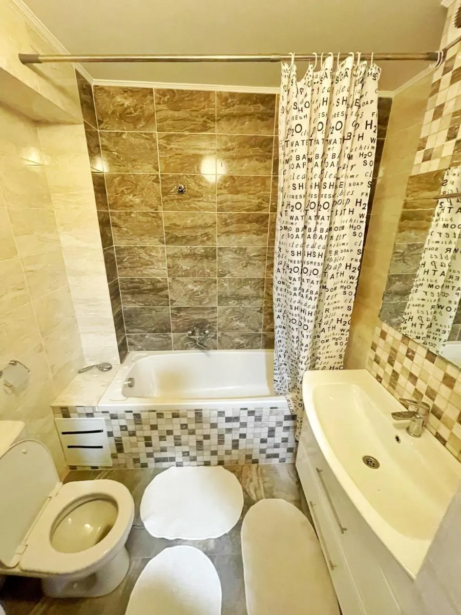 Image 4 of Luxury Central Flat
