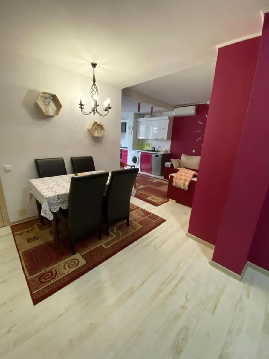 Image 5 of Magenta Apartment