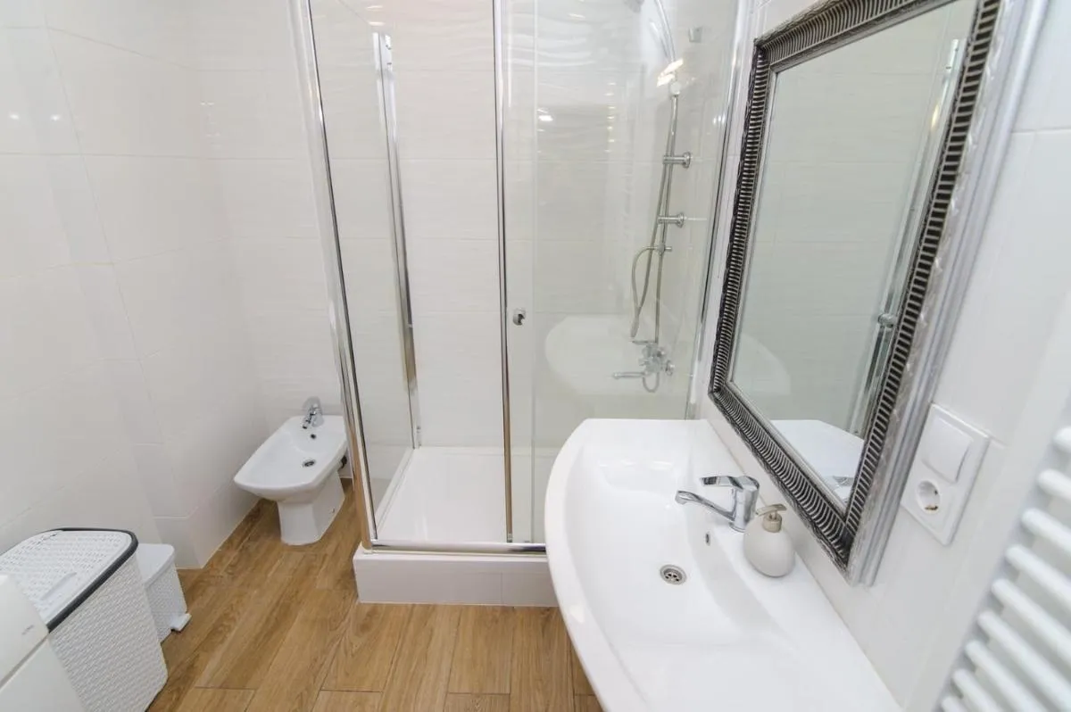 Image 3 of Modern and Grand Apartment at Lev Tolstoi with 2 rooms and living