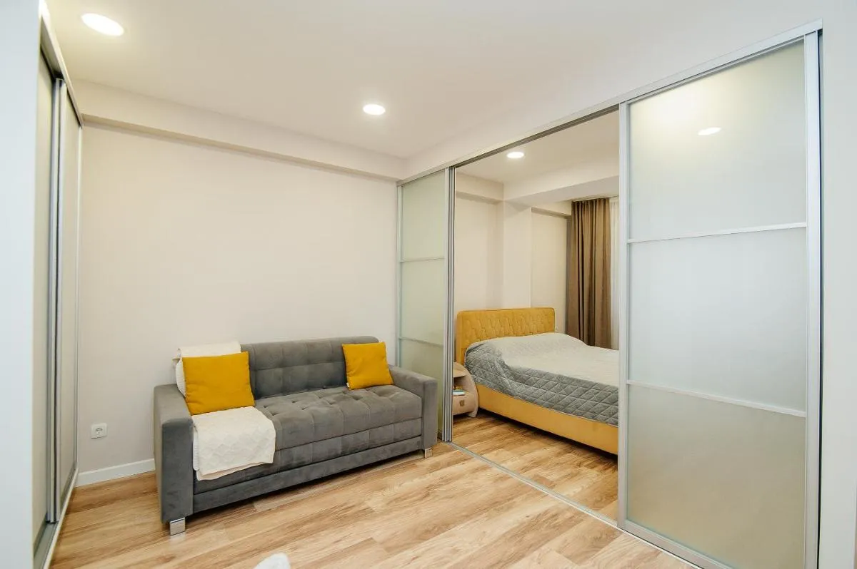 Image 1 of Oază Urbană lângă Circ și Centru – Apartament Modern și Confortabil