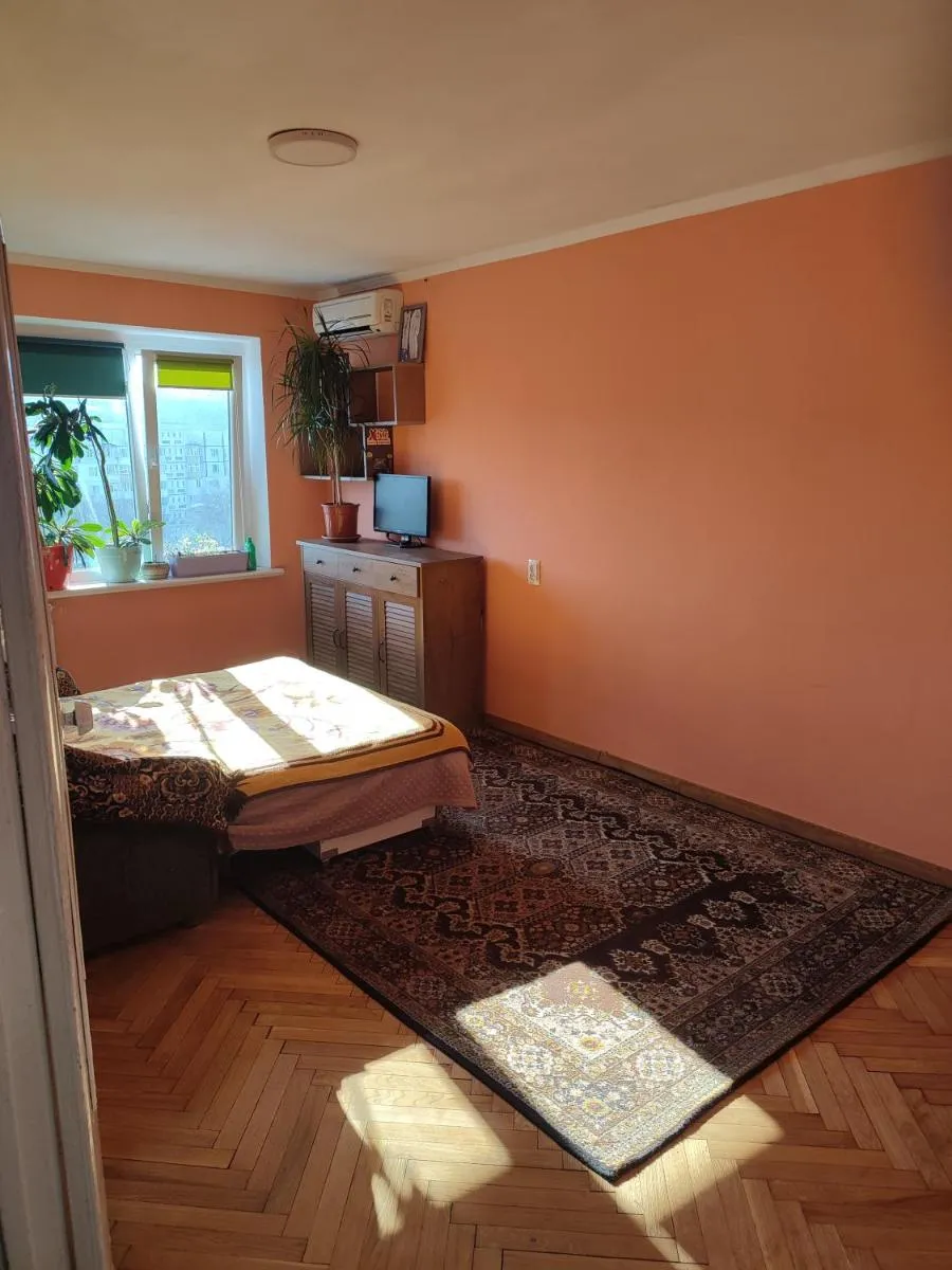 Image 1 of One room in apartment in the park center area of Chisinau
