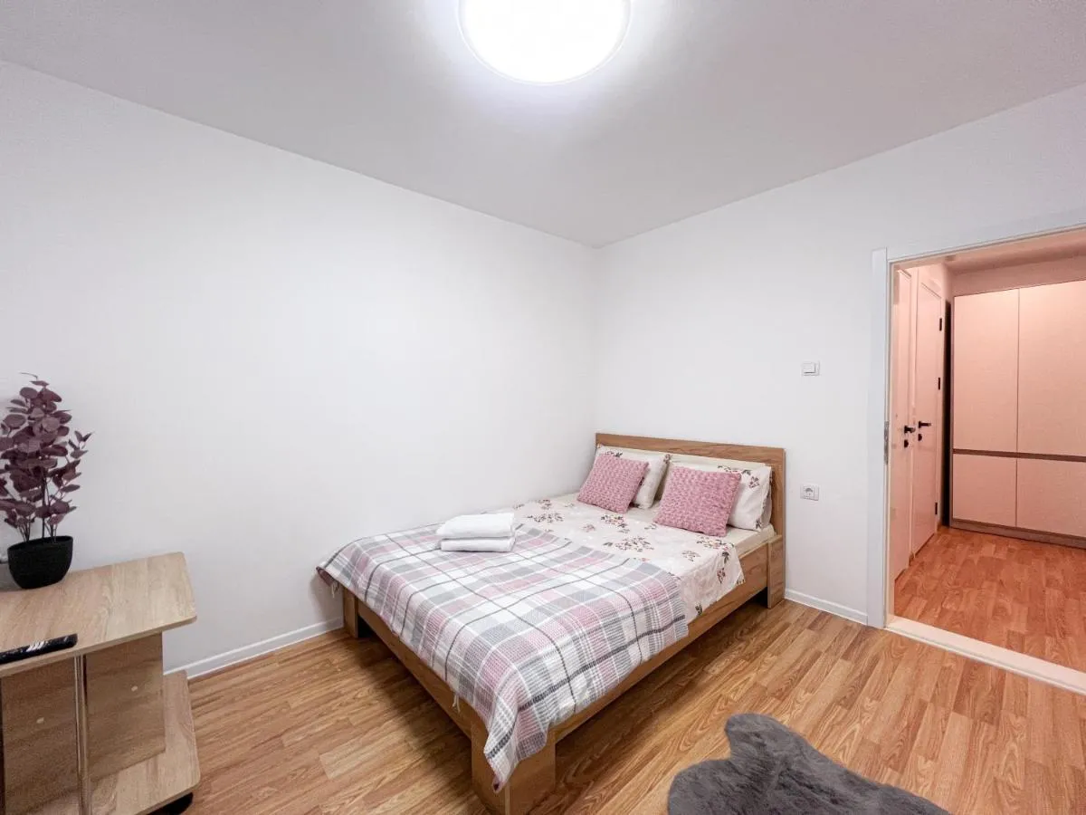 Image 2 of RentHouse Apartments City Gates #3