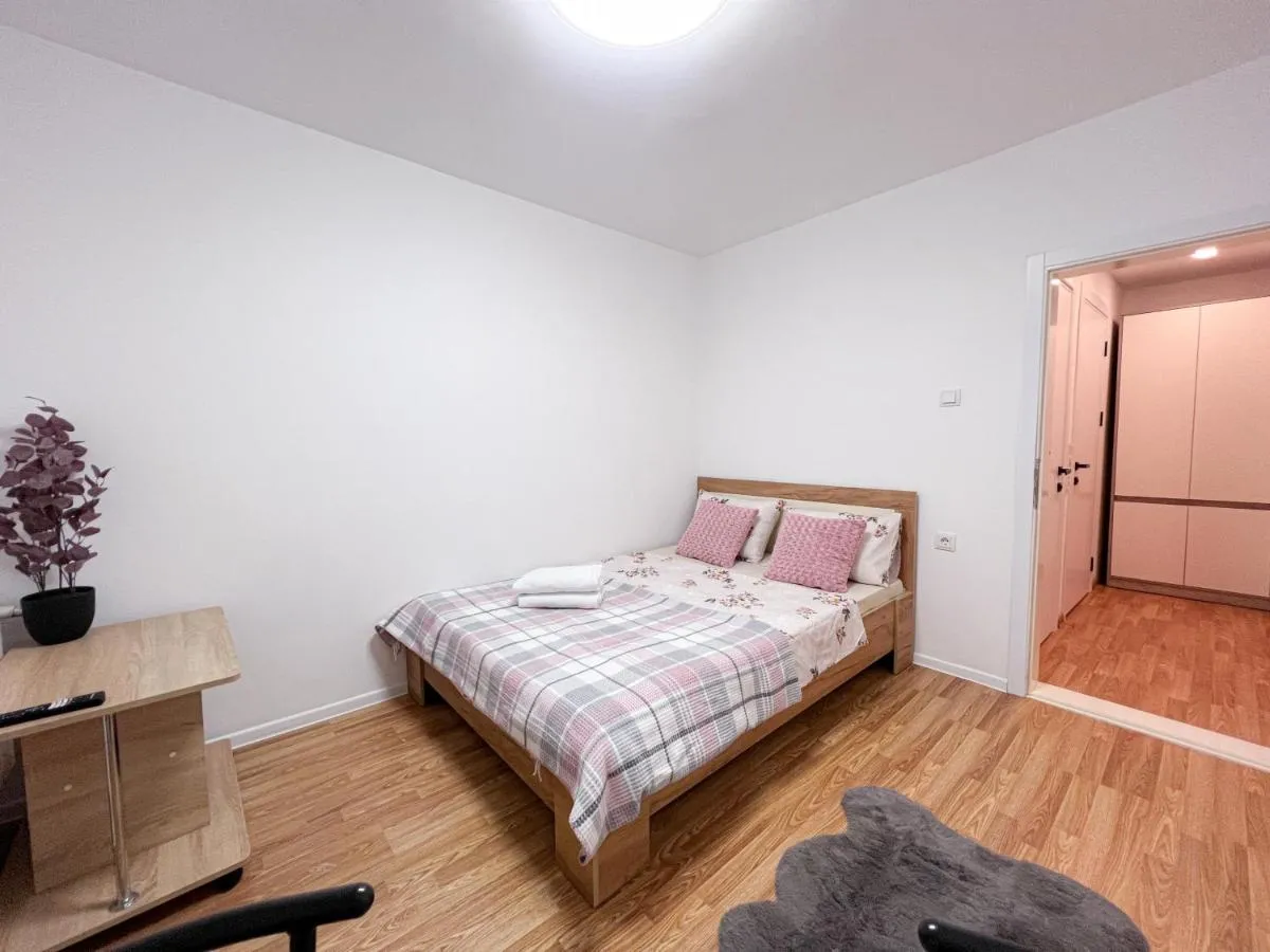 Image 3 of RentHouse Apartments City Gates #3