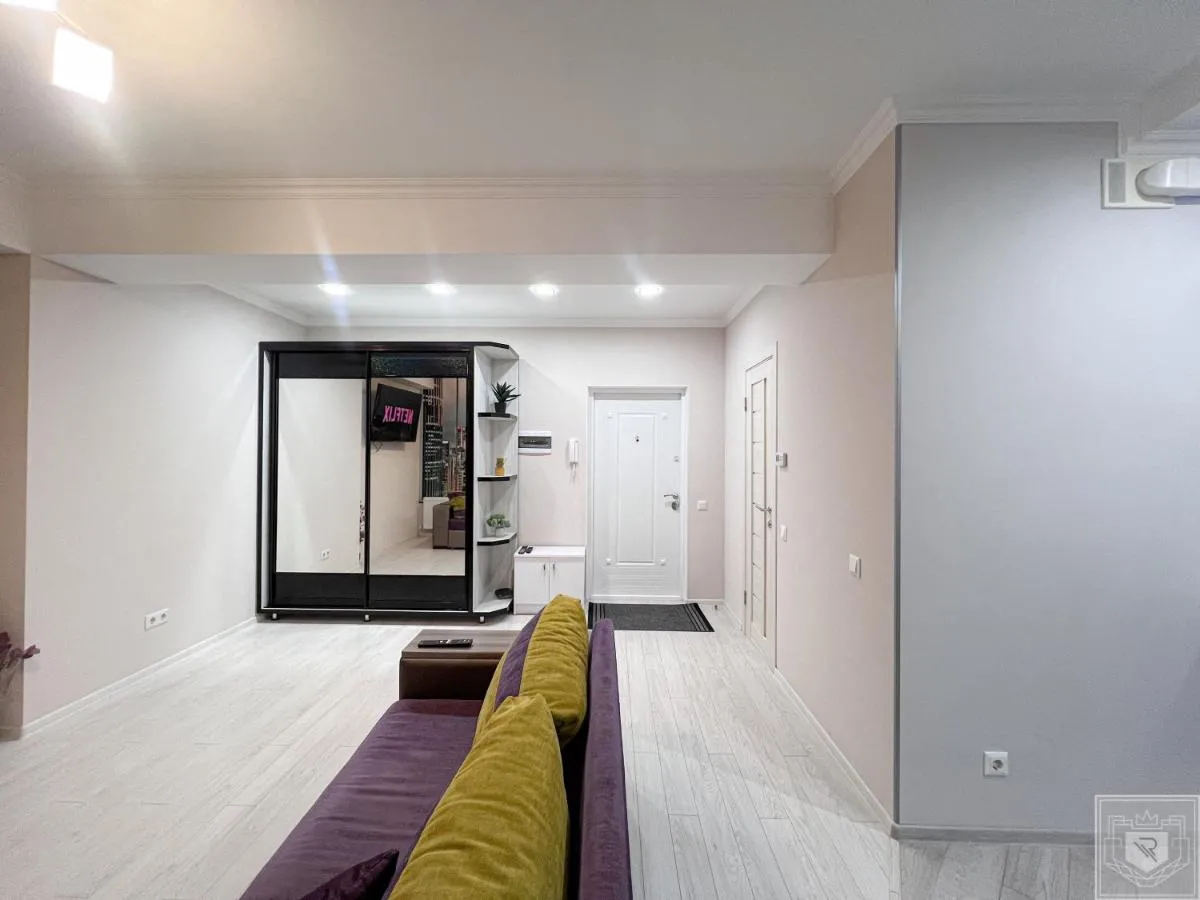 Image 3 of RentHouse Apartments Deep Purple